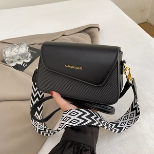 Sac Bandoulière Femme Cuir PU Texture Tissée Petit Sac Carré Avec Large Bandoulière Géométrique Et Fine Lanière En Cuir