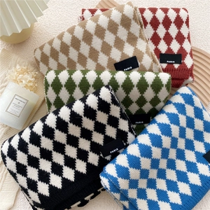 Double-sided knit scarf with diamond pattern and Paris label in various colors
