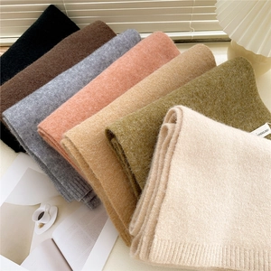 Écharpes d'hiver épaisses aux couleurs unies comme le gris et le beige en tricot