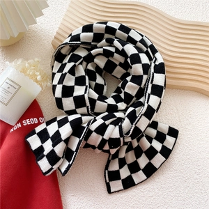 Écharpe tricotée à damier noir et blanc classique en laine douce mélangée pour femme