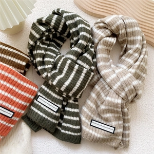 Écharpe D'hiver En Tricot Rayé Femme Bicolore Douce Chaude À Côtes Avec Étiquette Alphabet Mode Polyvalente Étudiants