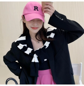 Casquette de baseball en coton rose avec lettre R brodée et châle à rayures