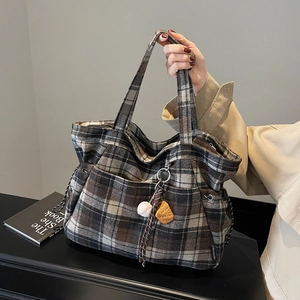 Large Capacity Vintage Plaid Tote Bag Woolen Fabric Shoulder Handbag With Baseball Charm Pendant Zip Closure Retro Style