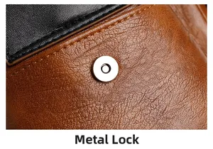 Gros plan sur le fermoir métallique vintage d'un sac en cuir noir et marron texturé