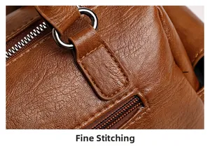 Gros plan des coutures précises et du cuir marron sur le sac en bandoulière