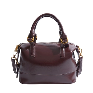 Vintage burgunderfarbene Boston Handtasche aus Wachsleder mit glänzendem Finish