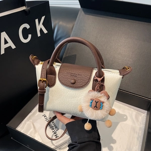 Damen Mini Handtasche PU Leder Litchi Muster Umhängetasche Schicker Pendlerstil Mit Plüschtier Anhänger