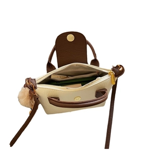 Minimalistische Tasche im Color-Block-Design in Beige und Braun mit Trageriemen