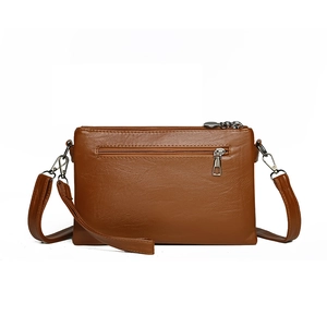Borsa a tracolla marrone vintage in similpelle con tasche multiple e tracolla regolabile