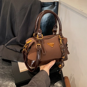 Retro-Handtasche aus braunem Nylon und Lackleder mit goldenen Details für Damen