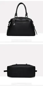 Détails du sac fourre-tout en cuir noir avec poche arrière zippée et logo embossé au fond