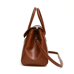 Retro brown leather tote bag with large capacity and adjustable shoulder strap for work
