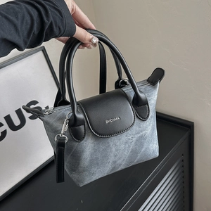 Mini sac seau chic en denim gris et cuir noir avec logo ZHCNMA et deux poignées