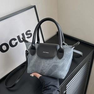 Mini sac seau chic en denim gris et cuir noir avec logo ZHCNMA et bandoulière amovible