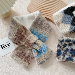 Winter Plüschschal mit gekreuztem Design, weichem Kunstfell und blauem Batik-Leopardenmuster