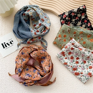 Double-layered diamond silk scarf with vintage floral patterns for women in autumn