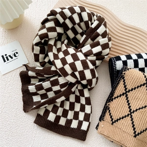 Thick knitted checkered scarf for women in coffee and white with a warm ribbed finish