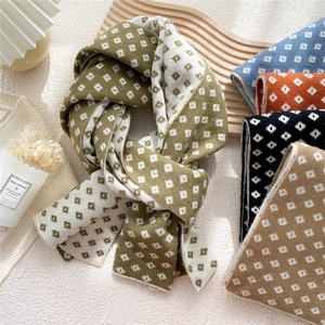 Dual-color checkered knit scarf with geometric diamond patterns for winter warmth