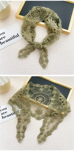 Gros plan du foulard triangle en dentelle florale vert foncé avec motifs évidés fins