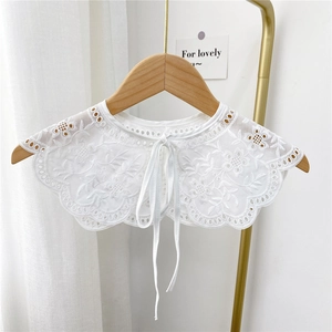 White lace hollow embroidered detachable shawl collar with floral scalloped edges
