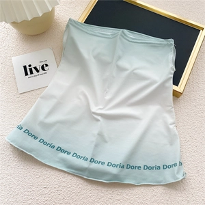 Détail du masque rafraîchissant respirant avec dégradé vert menthe et texte décoratif