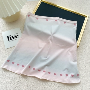 Gaiter de cou en soie glacée dégradé rose avec imprimé cœur et tissu en maille respirant