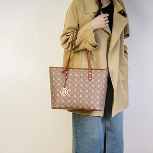 Sac cabas marron rétro avec imprimé cheval et pendentif M doré pour le quotidien