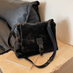 Retro black matte tote bag with leather strap and chain for women daily commuting