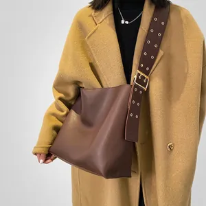 Sac Seau Rétro En Cuir PU Grande Capacité Large Bandoulière Oeillets Métalliques Boucle Dorée Sac Fourre-tout Femmes
