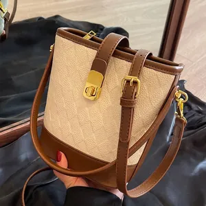 Sac Seau Femme Mode Cuir PU Matelassé Losange Fermoir Tournant Métallique Sac À Bandoulière Polyvalent À Main Casual
