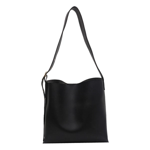 Sac seau noir minimaliste pour femme en cuir mat, design élégant pour le bureau