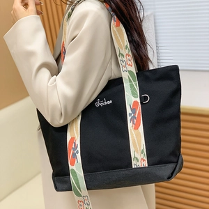 Grand sac cabas en toile noire avec large bandoulière à imprimé floral pour femmes
