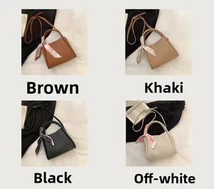 Sacs à main en cuir marron, kaki, noir et blanc cassé décorés de foulards en soie