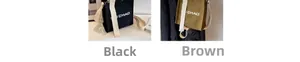 Detailansicht der Canvas Beuteltaschen mit SU CHAO Logo und breiten Trägern in Schwarz und Braun