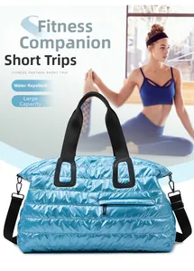 Détail du sac de sport matelassé bleu vif en nylon avec une surface imperméable durable