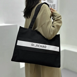 Grand sac cabas en toile noire pour femme avec bande logo blanche et bretelles durables