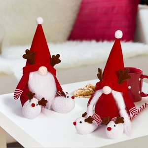 Lot de deux poupées gnomes de Noël rouges avec bois de renne et bras rayés