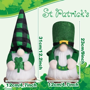 Paire de gnomes lumineux de la Saint-Patrick avec trèfles et décorations de fête