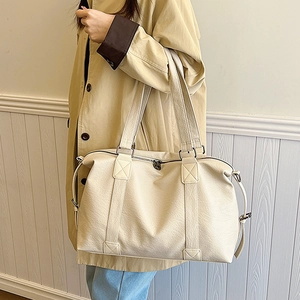 Sac fourre-tout minimaliste en similicuir crème avec grande capacité et coutures en X