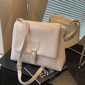 Women Retro Messenger Bag Large Capacity Glossy PU Leather Crossbody Bag Vintage Flip Cover School Commute Trendy