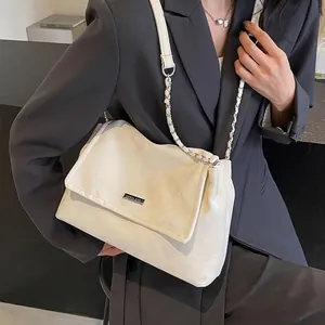 Elegant Women Shoulder Bag Large Capacity PU Leather Flip Cover Crossbody Bag With Metal Chain For Daily Commuting