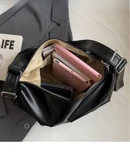Geräumige schwarze PU-Leder-Einkaufstasche mit Stauraum für Tablets und Notizbücher