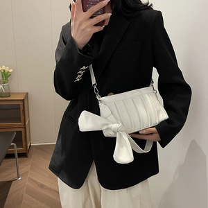 Elegante borsa a tracolla bianca a pieghe con grande fiocco e stile minimalista francese