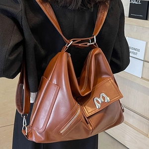 Brauner 2-in-1 Kunstleder-Rucksack mit silbernem M-Logo und geräumigem Zwei-Gurt-Design