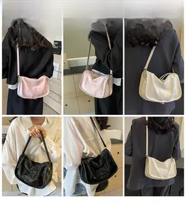 Vues détaillées de sacs à bandoulière plissés rétro français en cuir rose, blanc et noir