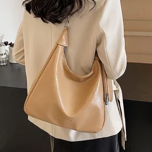 Women PU Leather Hobo Bag Large Capacity Underarm Shoulder Bag With Metal Chain Decoration And Detachable Pouch
