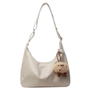 Minimalistische cremefarbene Tote Bag mit verstellbarem Gurt und süßem Plüsch-Anhänger