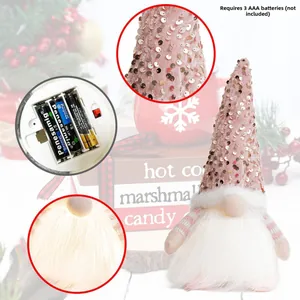 Detailansicht der Paillettenmütze und Batteriefach für leuchtende Weihnachtsdeko
