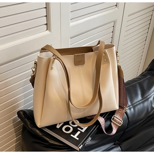 Detail of beige tote bag with pink geometric wide strap and brown magnetic closure