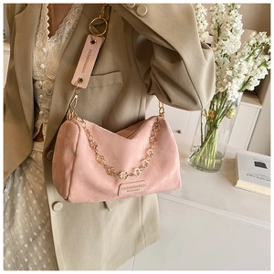 Detail of pink Boston bag with golden flower chain and adjustable wide leather strap